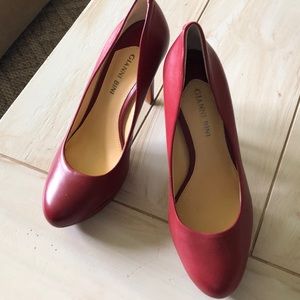 Gianni Bini red leather 3 inch heels size 6 1/2